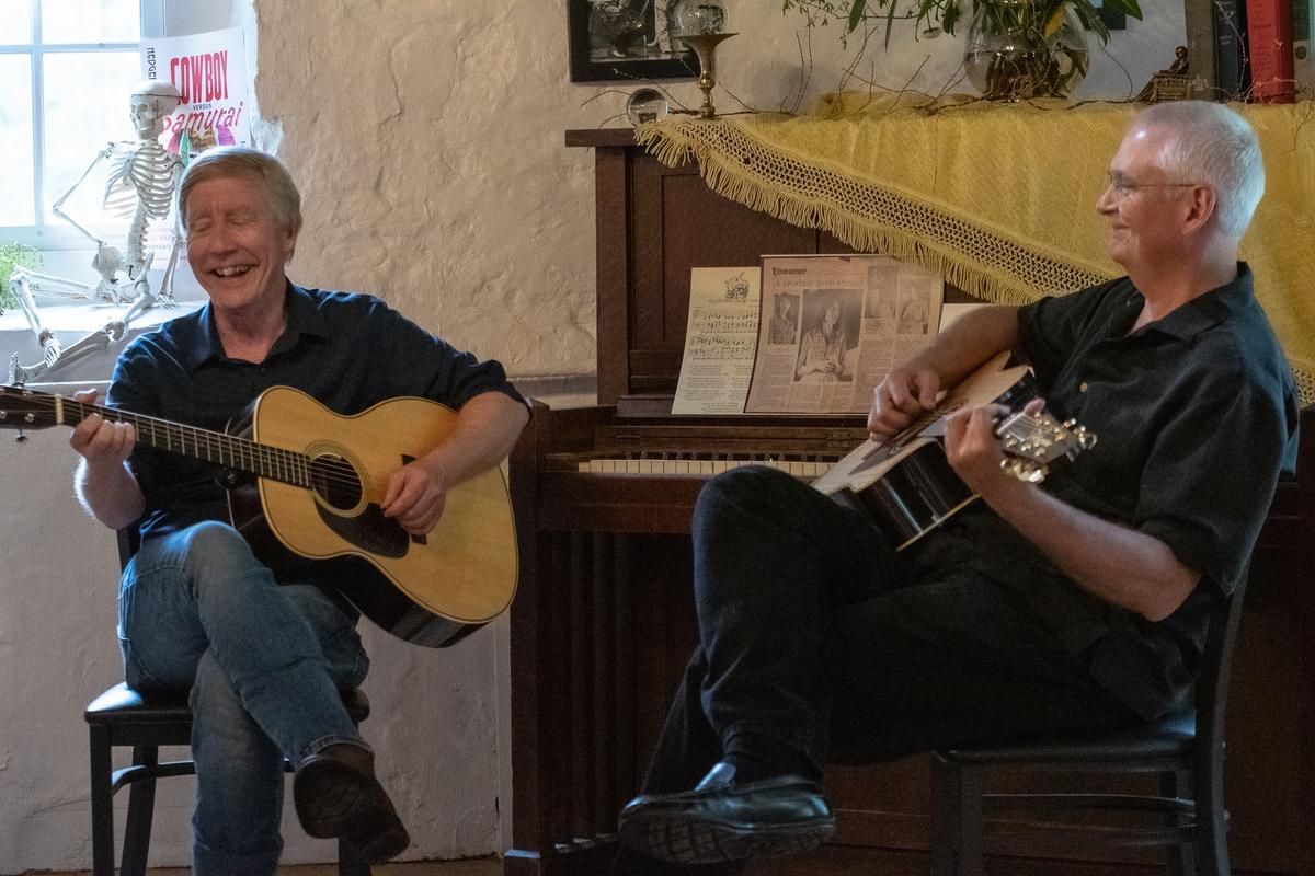 Sean Bradley and Mike Markiewicz - Acoustic Duo